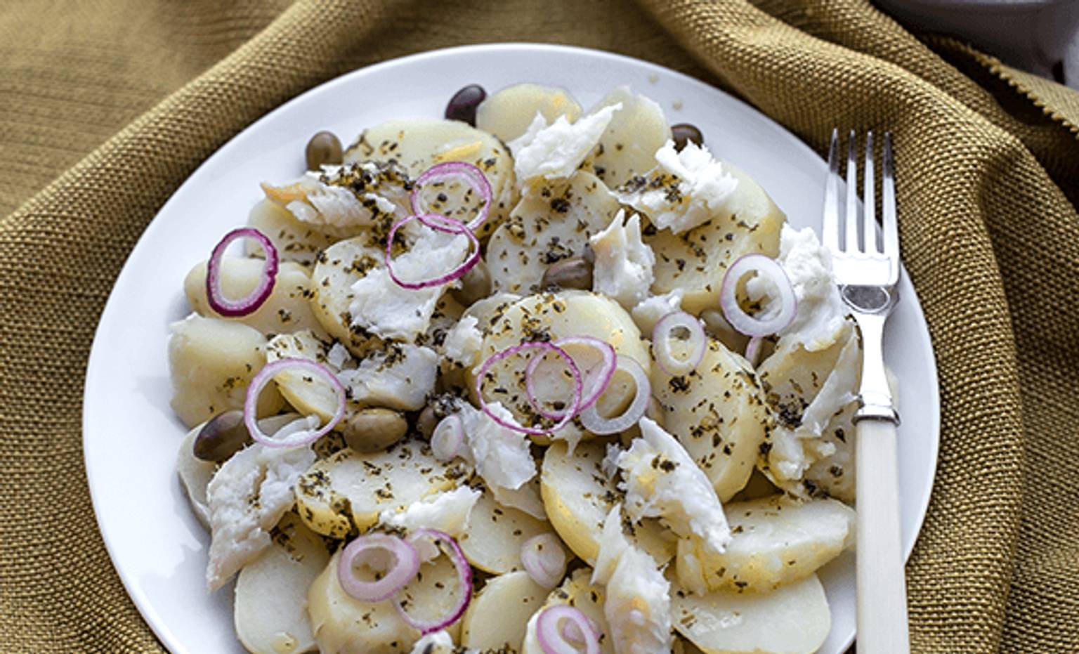 Insalata di patate, baccalà e olive taggiasche in…